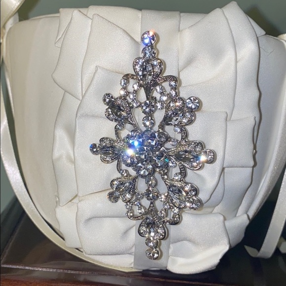 *IVORY* Wedding Flower Girl Basket with Broa… - Picture 2 of 4